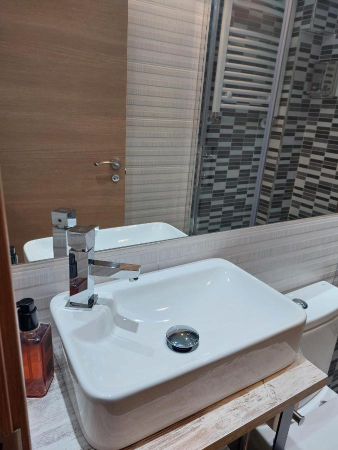 Apartamentos Deluxe Barajas Madri Exterior foto
